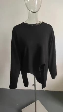 [EAM] Loose Fit black irregular Sweatshirt New Round Neck Long Sleeve Women Big Size Fashion Tide Spring Autumn 2026 1DF0420