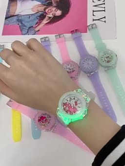 5-Piece Set of Casual New Cute Pink Girls' Watches, Pink Heart Series Accessories, Birthday Gift, Suitable Choice for Gifting