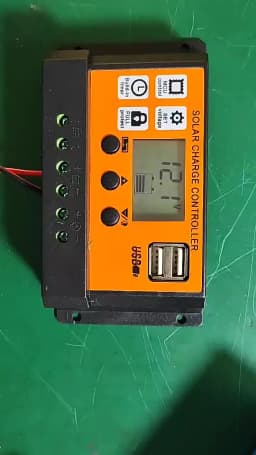 100A Solar Charge Controller Solar Panel Controller 12V/24V Adjustable LCD Display Solar Panel Battery Regulator With USB Port
