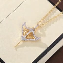 Creative Two-Color Devilfish Pendant Necklace Made of Copper. Batfish Necklace Suitable for Daily Casual and Ocean Style Outfits