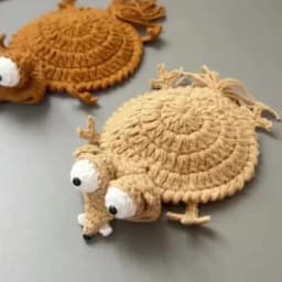 Handmade Crochet Squirrel Coasters – Cute Heat-Resistant Table Mats for Coffee Cups, Dining Tables, Party Decor & Fun Gifts