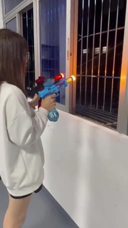 New High-Speed Electric Water Gun with Light And Flame Effect Powerful Outdoor Beach And Swimming Pool Shooting Game Toy
