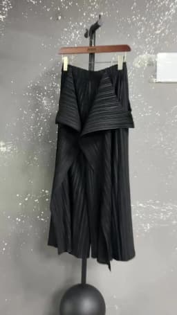 EAM Black Pleated Irregular High Elastic Waist Wide Leg Pants New Loose Trousers Women Fashion Tide Autumn 2026 30A2833