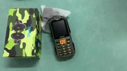 YEEMI Q5 4G Button Phone 2.4inches Dual SIM Card HD Call Camera FM LED Flashlight LTE Type-C Triple-proof Outdoor Mobile Phone
