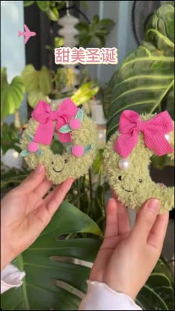Sweet Green Wreath Plush Toy Stuffed Smiling Humanoid Pink Bow Tie Plushie Kawaii Home Decor Christmas Gift