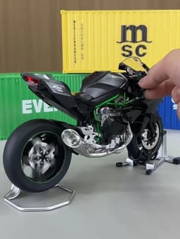 1:9 Scale H2R Motorcycle Model Toy Car Alloy Body Ignitable Start Spray Motor Models Shock Absorption Vehicles for Boys Toys