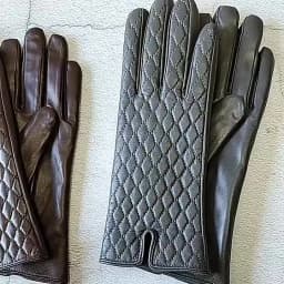 Women's sheepskin gloves with touch screen insulation and velvet lining for windproof riding and driving gloves