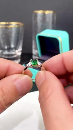 Huitan Simple Minimalist Style Finger Rings Modest Design With Cute Green Cubic Zircon Stone Proposal Engagement Rings For Women