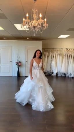 A-Line V-Neck Boho Wedding Dress Puffy Tulle Princess Bridal Dresses Plus Size Lace Appliques Backless Long Wedding Party Gowns