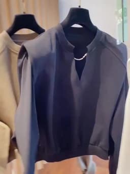 French style V-neck shoulder pads short sweater women's spring and autumn new fashion casual loose niche bottoming shirt