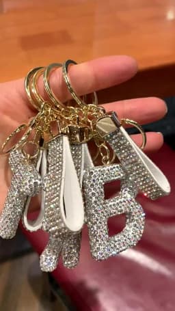 Full Rhinestone 26-Letter Keychain, Bling Car Key Ring & Sparkly Bag Charm - Perfect Small Gift