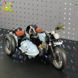 HUIQIBAO Vintage Sidecar Motorcycle Building Blocks Model Assembly Bricks Toy Retro Three Wheeled Motorbike Collectible For Kids