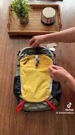 BAGSMART 14 Inch Laptop Backpack 20L Faro Light Backpack Water-resistant Outdoor Backpack for Commutes Ultra-durable Laptop Bag