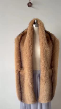 LIMO Thick Fluffy Faux Fox Fur Scarf Large Plush Fur Wrap Winter Warm Shawl with Pockets