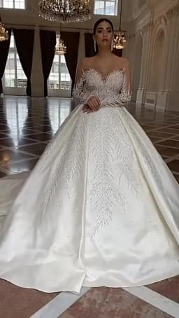 Customized Sexy Backless Long Sleeve Crystal Ball Gown Wedding Dresses Exquisite Appliques Court Train Vintage Bridal Gown