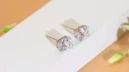 CWWZircons S925 Sterling Silver Brilliant Oval Shaped Cubic Zircon Stud Earring for Women Girl Party Wedding Jewelry Gift SE070