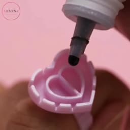 Veyes Inc Eyelash Extensions Dispossible Glue Ring Cup Veyelash Heart-Shaped 100 PCS Glue Holder Colored Plastic Glue Cup
