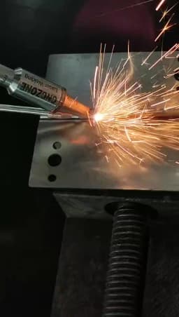 4 in 1 Fiber Laser Welding Machine 1500W 2000W 3000W Handheld Laser Guns Welding Weldseam Cleaning Cutting Laser Welder EU STOCK