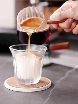 JUSTINLAU Espresso Measuring Cup with Wood Handle Vertical Grain Glass Coffee Extraction Cup with Scale Milk Jug Measure Mug