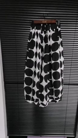 [EAM] High Elastic Waist Black Dot Printed Long Wide Leg Trousers New Loose Fit Pants Women Fashion Spring Autumn 2026 1DE6981