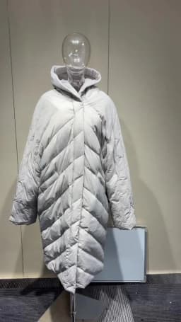 EAM Caramel Big Size Bat-shaped Thick Down Jacket New Hooded Long Sleeve Warm Women Parkas Fashion Autumn Winter 2026 30A5268