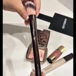 HOURGLASS No. 15 Liquid Blush Brush, Angled Contour Brush, Loose Powder Brush, Professional beauty tools