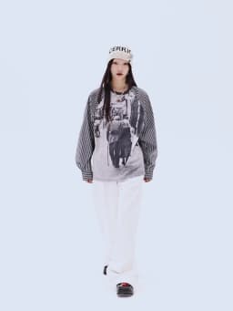 ELFSACK Fitted Graphic Long Sleeve Tee Women, Raglan Striped Sleeve All-Over Print T-Shirt, Retro Y2K Streetwear Top