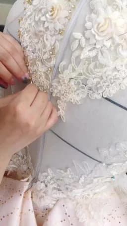 Customized Charming Wedding Dresses Sheer Neck Appliques Beads Sweep Floor Princess Robe De Mariée