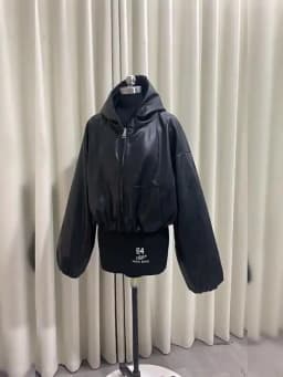 Lautaro Spring Autumn Cool Warm Thick Oversized Black Short Reversible Soft Pu Leather Jacket Hoodie Women with Faux Fur Inside