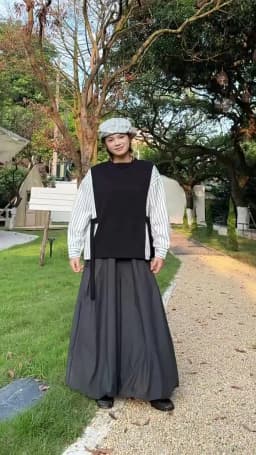 [EAM] White Spliced Striped Ribbon Big Size Sweatshirt New Round Neck Long Sleeve Women Fashion Tide Spring Autumn 2026 1DK0357