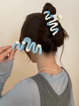 Blue Heart Wave Shaped Hair Claw Cream Color Clips for Women Sweet Cute Irregular Shark Clip Large Ponytail Clip Hairpins 10.5CM