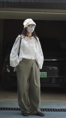 [EAM] High Waist Army Green Irregular Pleated Long Wide Leg Pants New Trousers Women Fashion Tide Spring Autumn 2026 1DJ4101