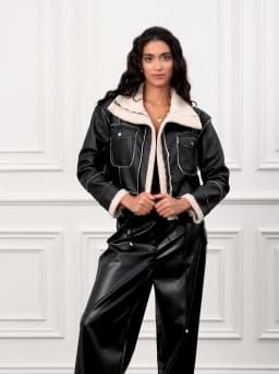 Women PU Patchwork Warm Plush Jacket Fashion Winter Long Sleeve Zipper Short Coats Streetwear with Pockets Outwear