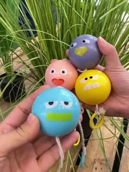 2pcs Luminous Whistle Ball Children's Rotating Flash Flywheel Puzzle Pulling Rope Childhood Creative Stress Relief work out Toy