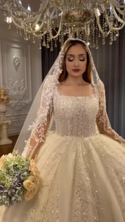 Customized Wedding Dress Luxury Square Neck Long Sleeves Lace Appliques Ball Gown With Veil Cathedral Train Made Bridal For Brid