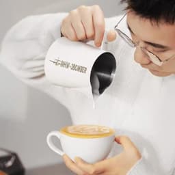 MHW-3BOMBER Classic Milk Frothing Pitcher 500ml Red Stainless Steel Steaming Pitchers Cappuccino/Latte Art Milk Cup Coffee Tool