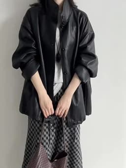 [EAM] Beige Drawstring Big Size PU Leather Jacket New Stand Collar Long Sleeve Women Coat Fashion Tide Spring Autumn 2026 1DJ949