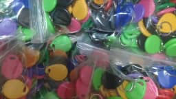 50pcs 125KHz T5577 EM4305 Keyfobs Rewritable Duplicate RFID Tag 5200 Proximity Copy Access Card ID Token Ring Cloner Keychain