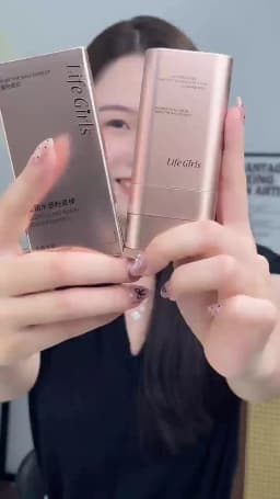 Light and Moist Hydrating Foundation, Natural-Looking, Moisturizing, Shiny, Thin and Lightweight, Double-Headed Makeup Foundation That Rotates for Easy Use, with Its Own Brush, Waterproof, Easy to Apply Makeup, and Easy for Beginners to Use.