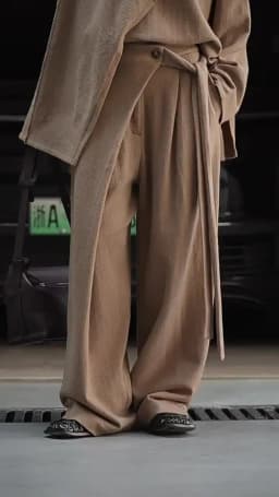 Fashionable light and mature style with slanted placket and tied Western pants, loose and trendy pants for women