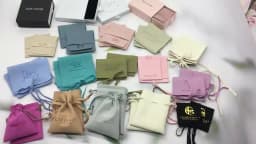 50pcs SHEEPSEW Microfiber Jewellery Envelope Pouches Custom Deboss Logo Multi Colors Jewelry Packaging Bag For Bridesmaid