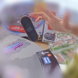 Finger Skateboard Shallow Concave Double Upturned Blister Card Package Fingerboard with Metal Bridge Competitive Fingertip Toy