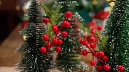 10Pcs Christmas Decoration Artificial Pine Branches Holly Berries Red Berry Branches for Christmas Tree Wreath Gifts Decoration