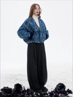 ELFSACK Women's Retro Gothic Winter Coat, Loose V-Neck Short Plush Coat with Blue Silver Embroidery Vintage Patterns