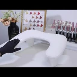 Nail Hand Pillow PU Material Hand Pillow Manicure Tilt Design Stand Portable Removable Stand, for Nail Art Shops and DIY Nails