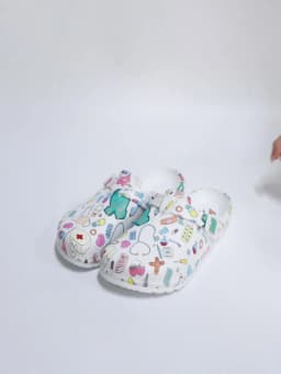 Women Cartoon Printing Mule Clogs Adjustable Buckle Nurse Shoes Non-Slip Closed Toe Comfort Indoor Slippers for Beach & Garden