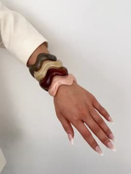 4 Pcs Wavy Resin Bangle Set For Women Trendy Geometric Wave Acrylic Cuff Bracelets Colorful Stackable Jewelry Fashion Gifts 2026
