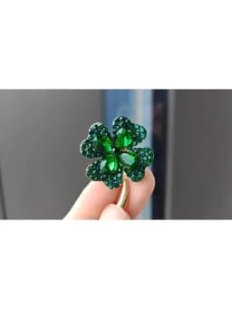 Green Red Crystal Rhinestone Four-Leaf Clover Flower Brooches Lapel Pins Jewelry Clothing Accessories Brooch for Women 2024