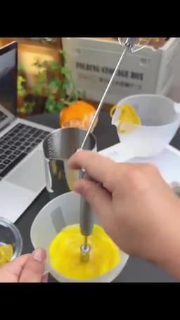 Kitchen Stainless Steel Whisk Creamer Semi-automatic Rotary Whisk Beech Wood Vase Handle Hand Mixer G041