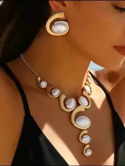 Luxury Pearl Necklace And Earring Set 2-Piece Set Exquisite Geometric Design Evening Party Accessory with Lightweight Metal Curv